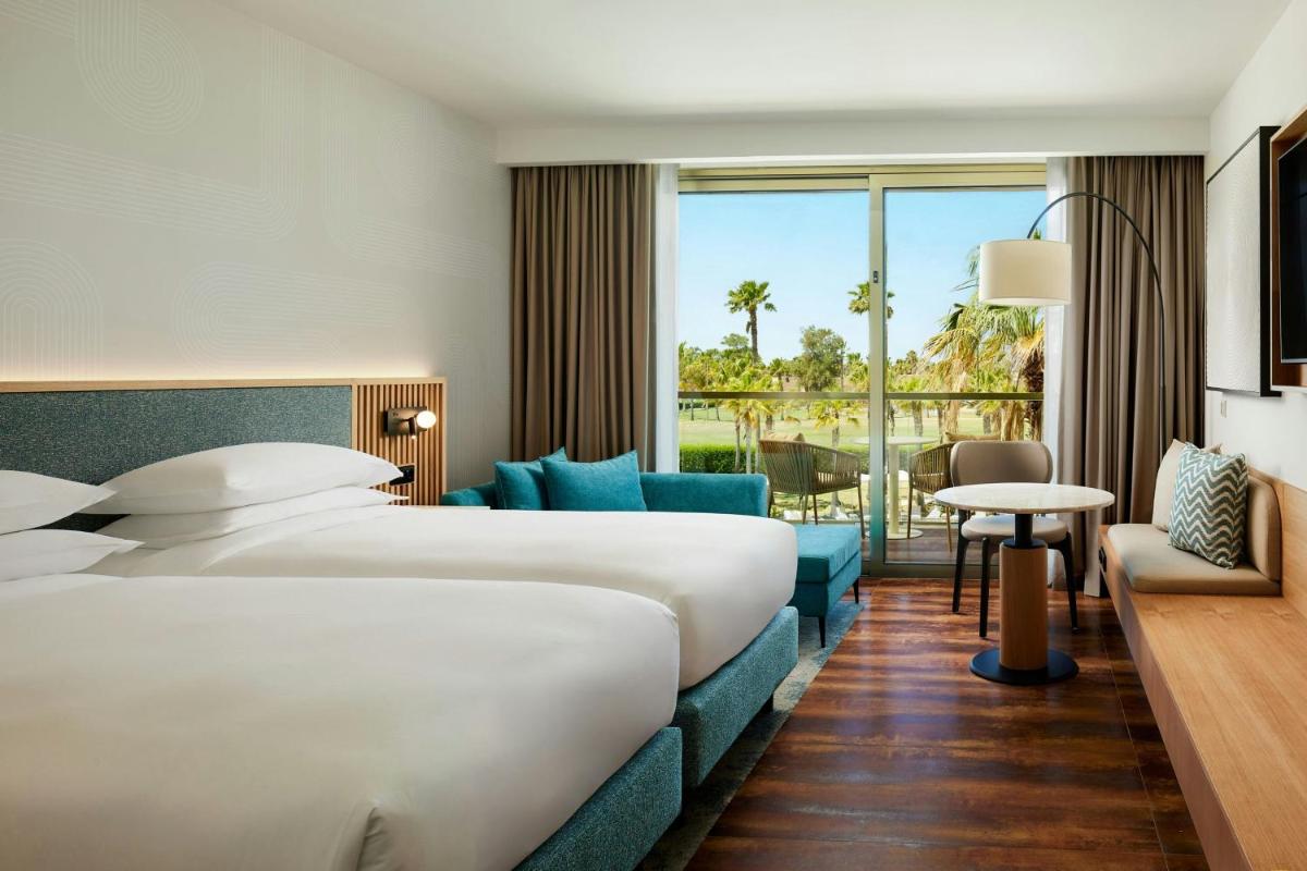 Uma cama ou camas num quarto em Algarve Marriott Salgados Golf Resort & Spa