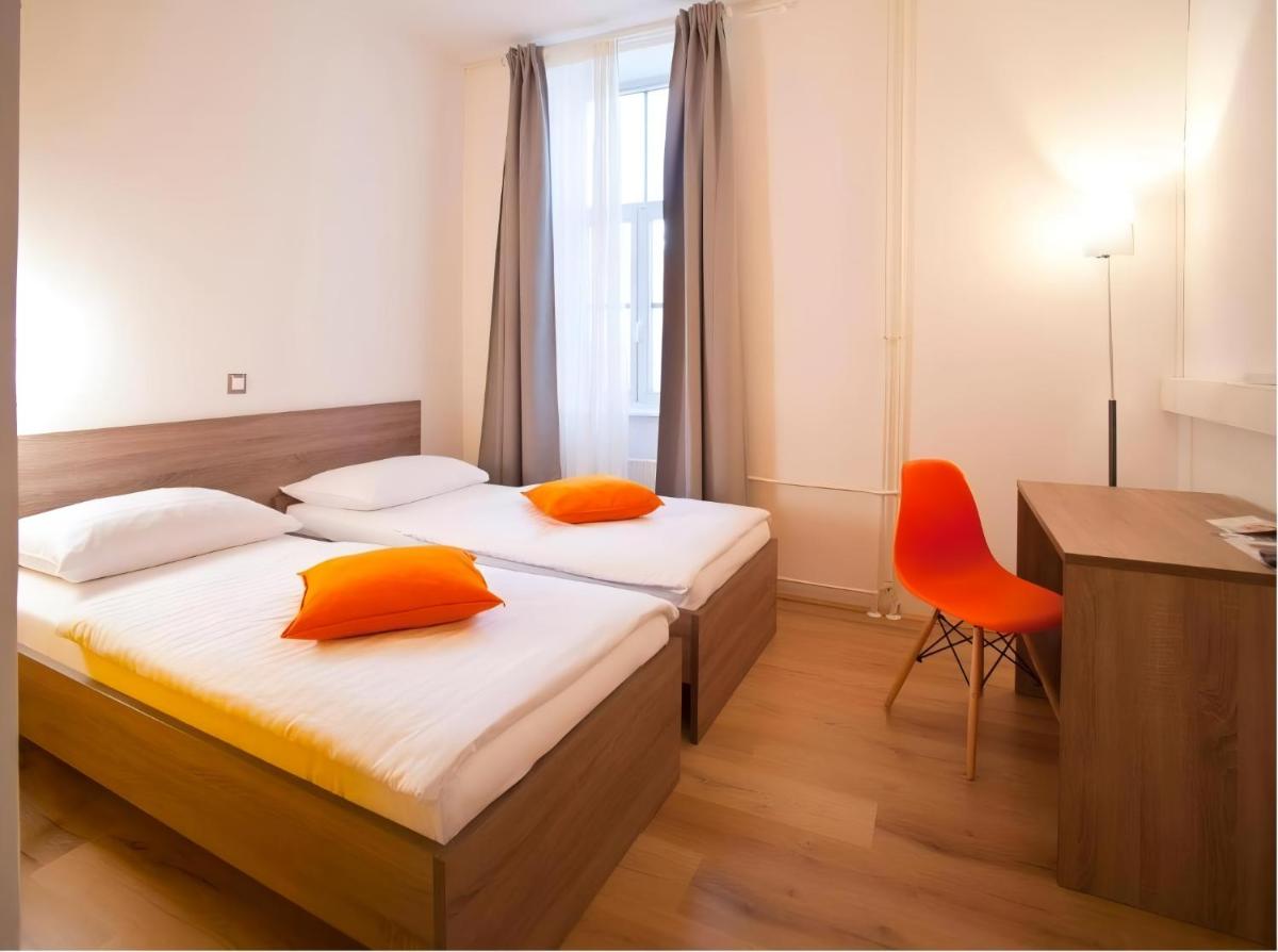 UNI Hostel - Housity