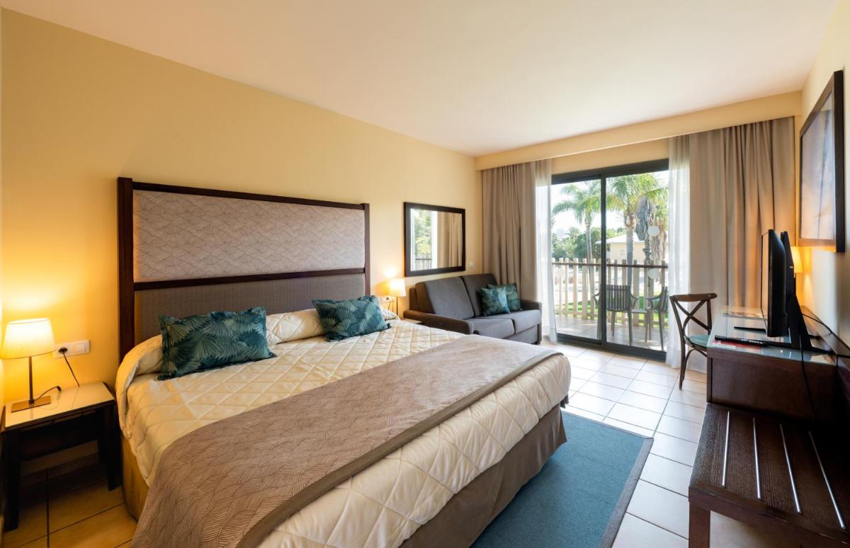 Cama o camas de una habitación en PortAventura Hotel Caribe - Includes unlimited access to PortAventura Park & 1 access to Ferrari Land