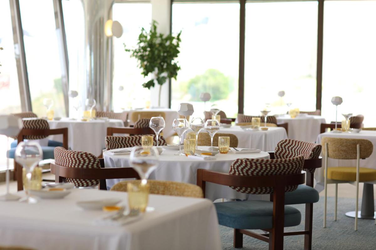 Restaurant ou autre lieu de restauration dans l'établissement Sofitel Marseille Vieux-Port