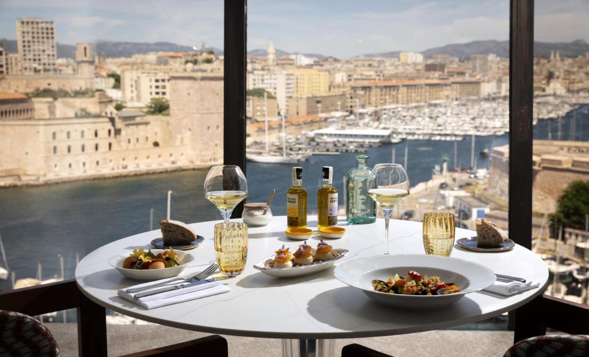 Nourriture dans l'hôtel ou à proximité