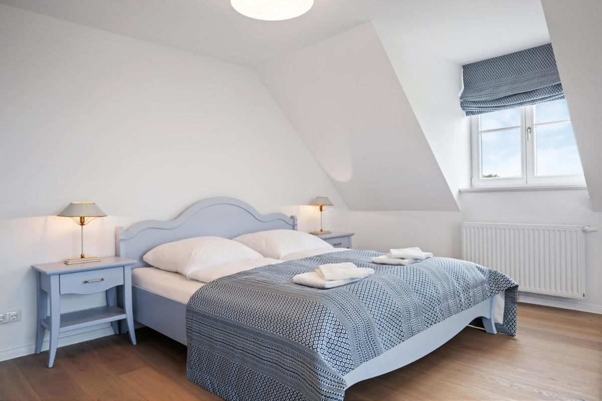 GUT KLETKAMP "Mühlenhof 5" - Ruhige Ferienwohnung mit 3 Schlafzimmern I Terrasse mit See- & Naturblick I Gemeinschaftsgarten I 15 Min zur Ostsee I Küche I Parkplatz I Waschmaschine I WLAN - Housity
