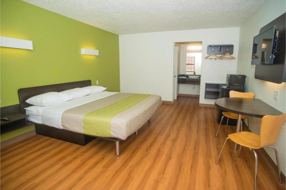 Motel 6-Palestine, TX - Housity