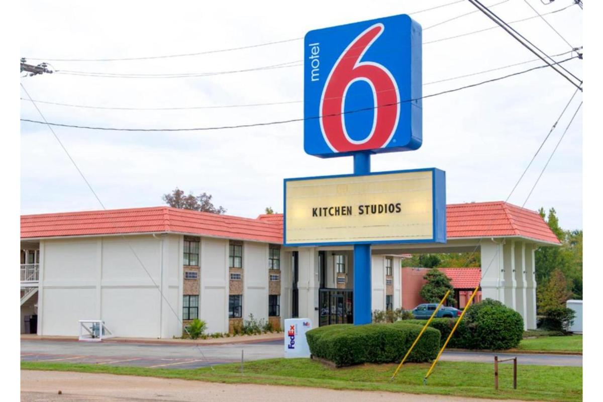 Motel 6-Palestine, TX - Housity