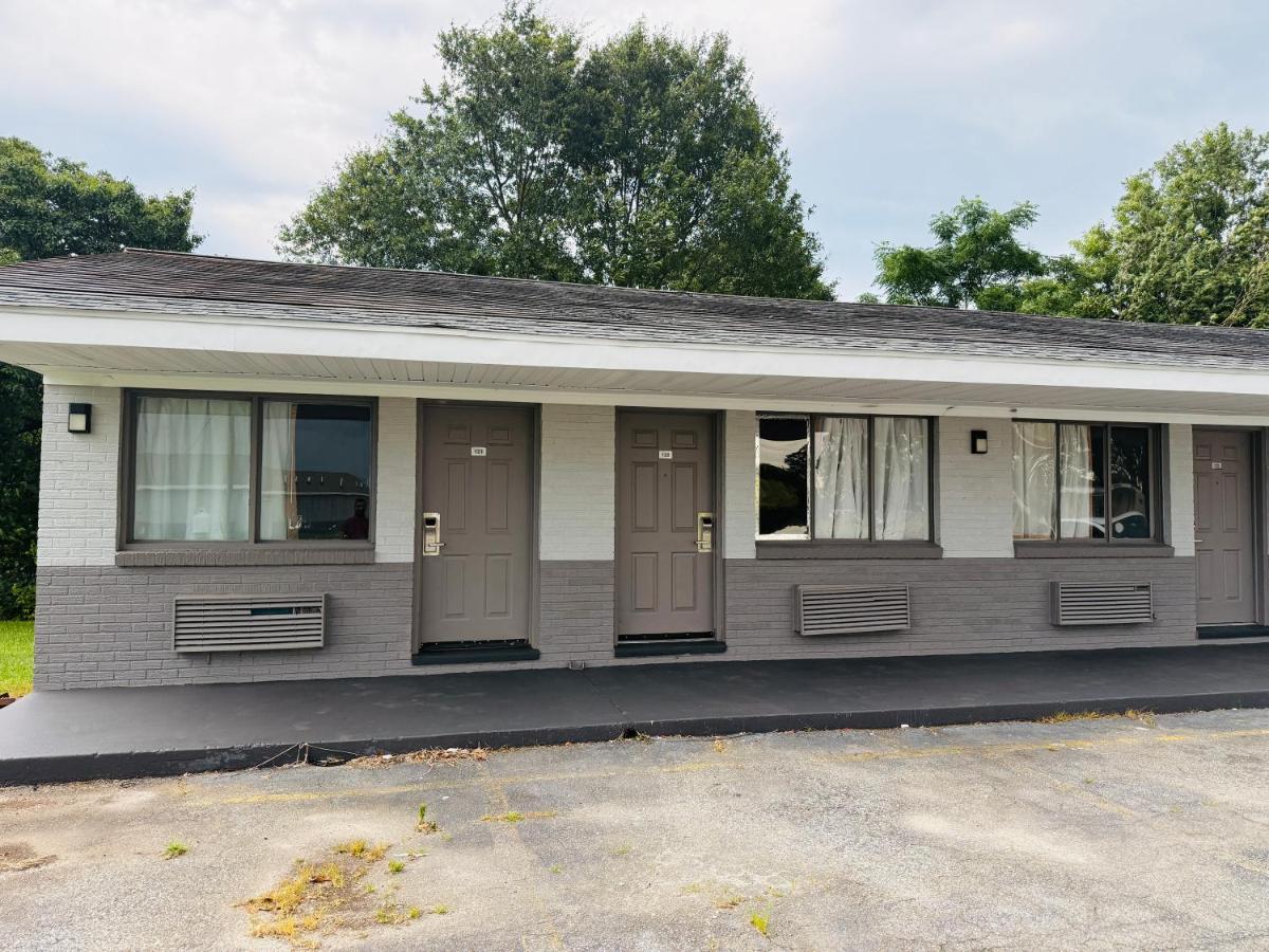 Sun N Sand Motel - Housity