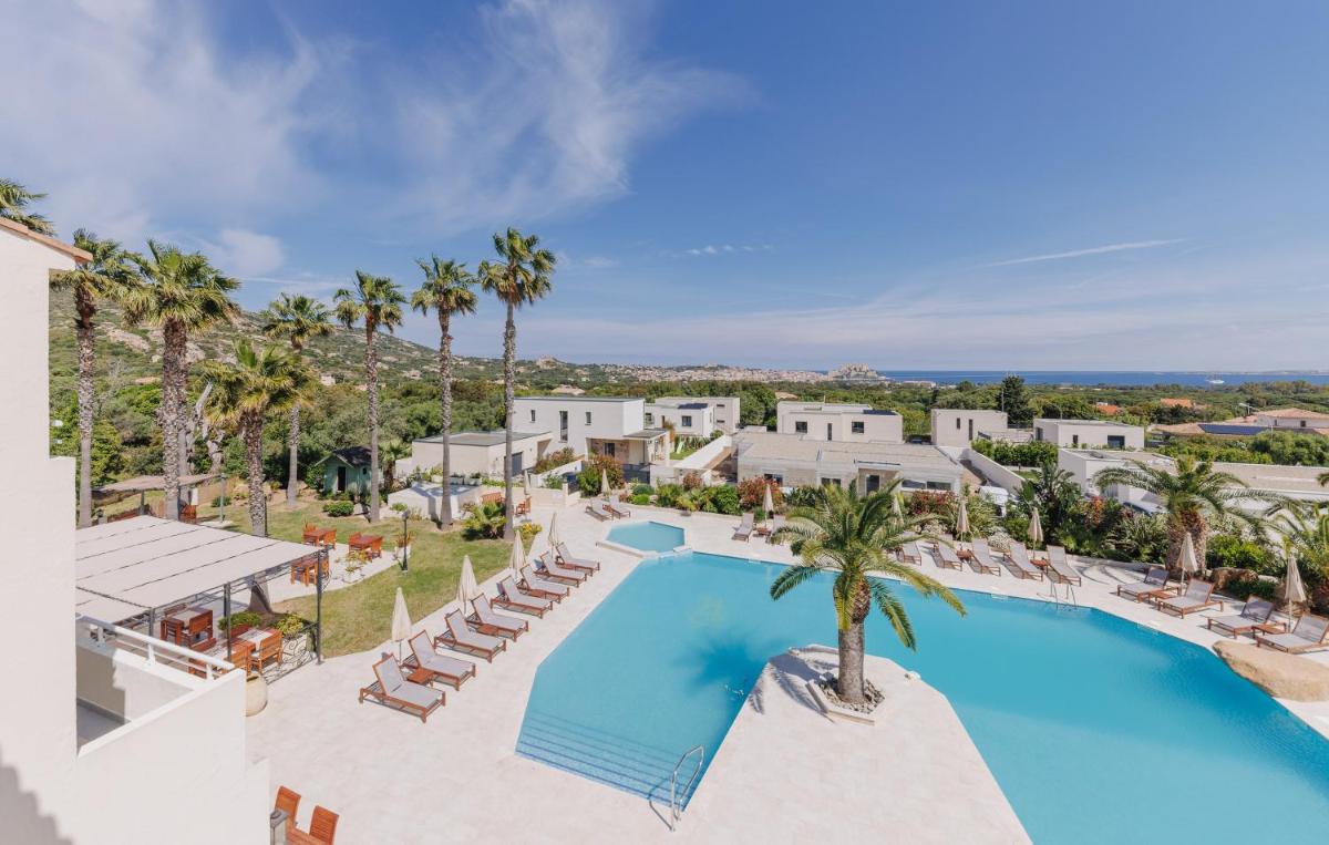 Piscine de l'établissement Hotel Corsica & Spa Serena ou située à proximité