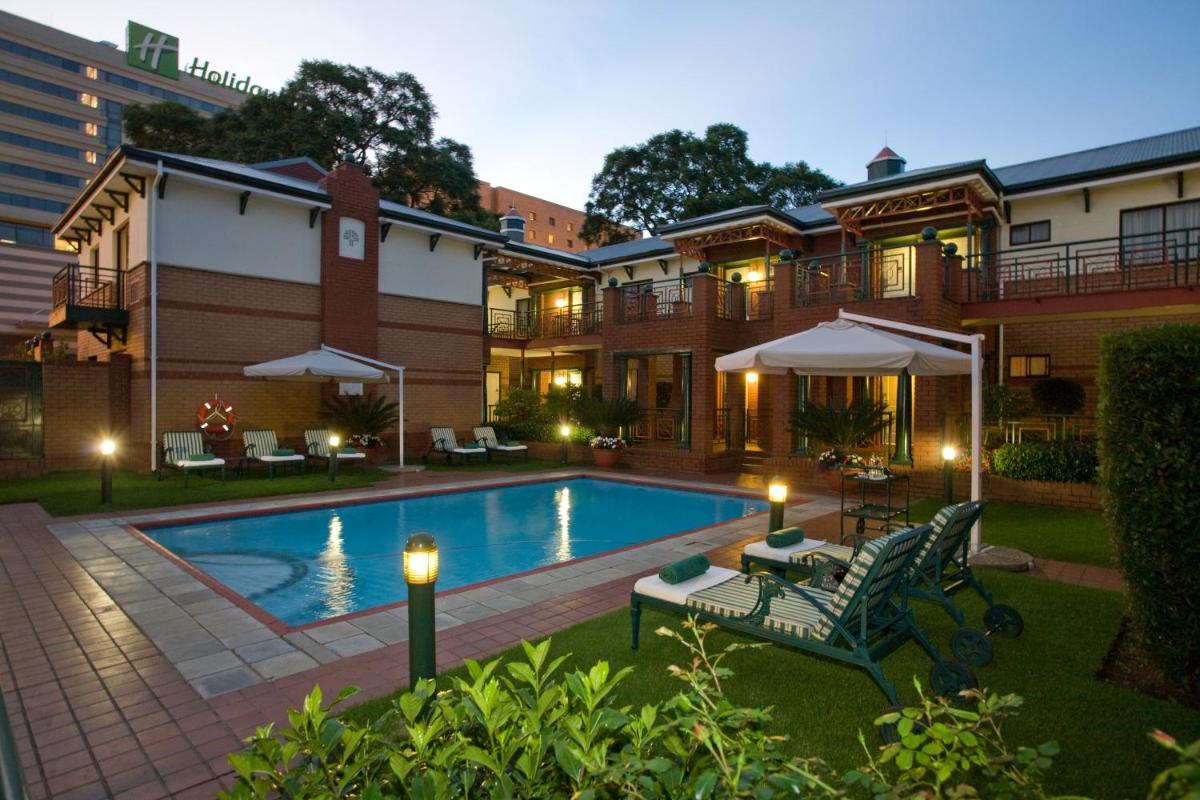 Suitetrails - Courtyard Hotel Rosebank