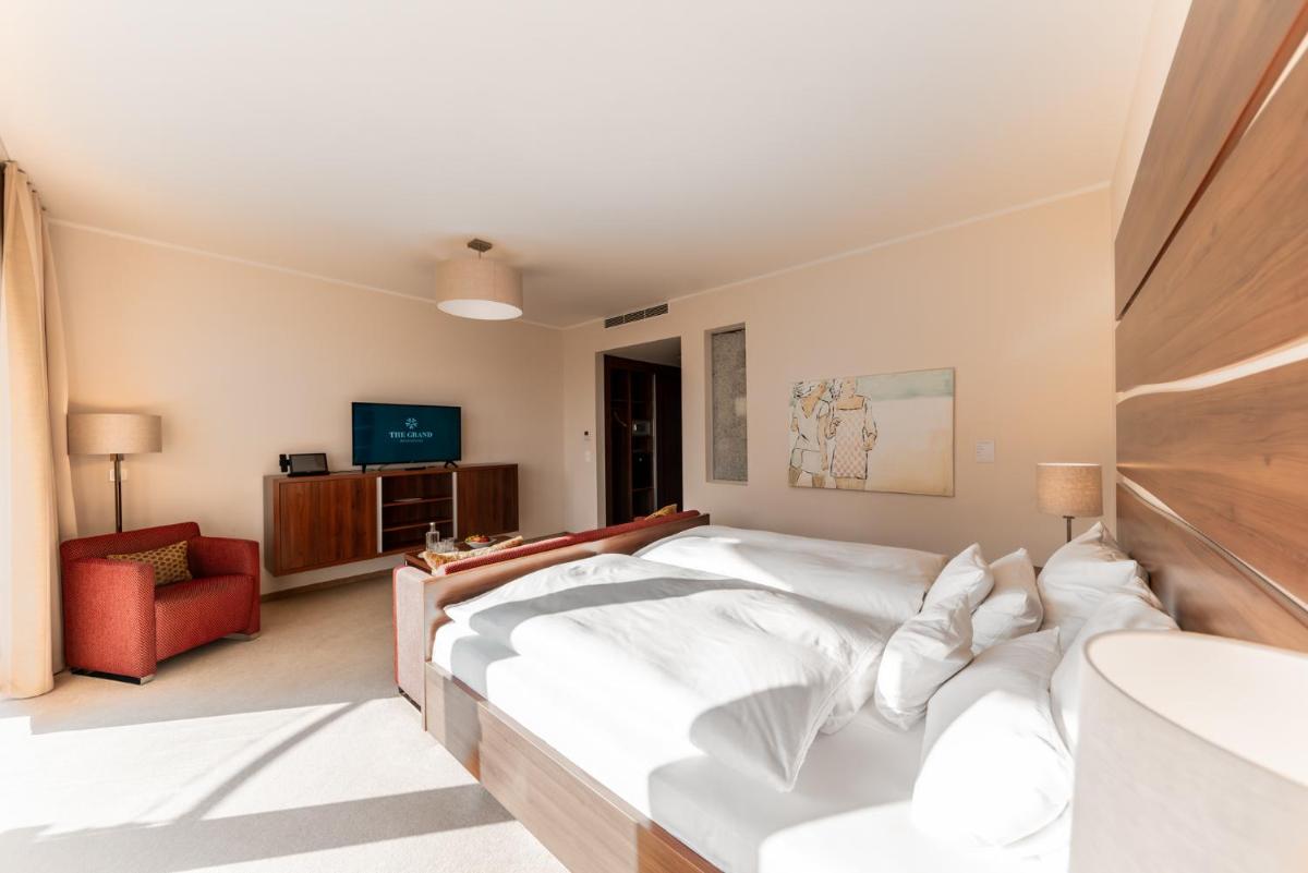 Ein Bett oder Betten in einem Zimmer der Unterkunft THE GRAND Ahrenshoop