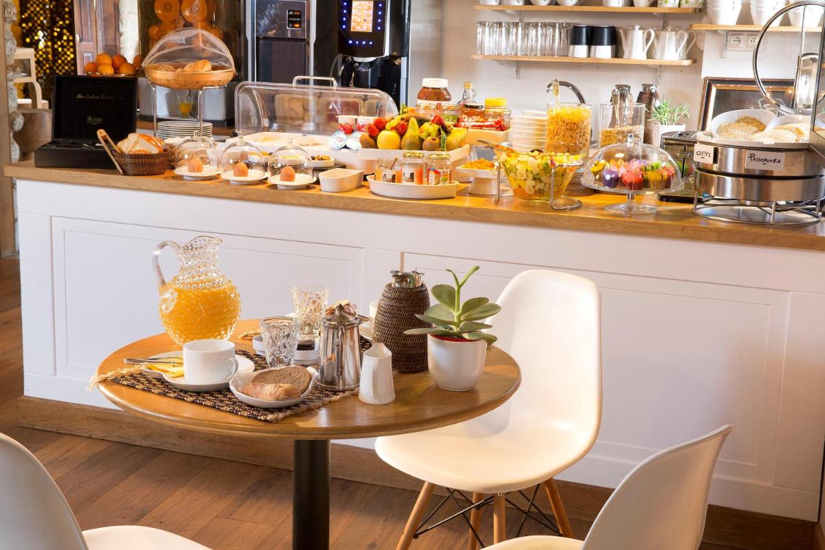 Nourriture dans l'hôtel ou à proximité