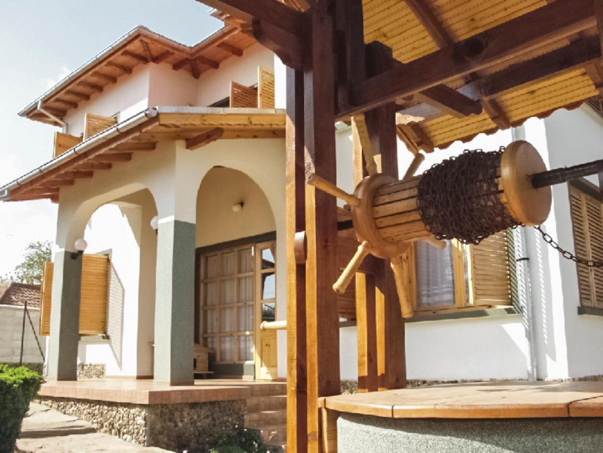 Villa Srebarna - Housity