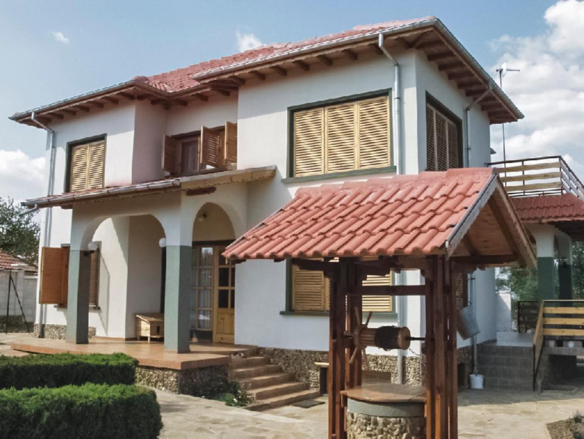 Villa Srebarna - Housity