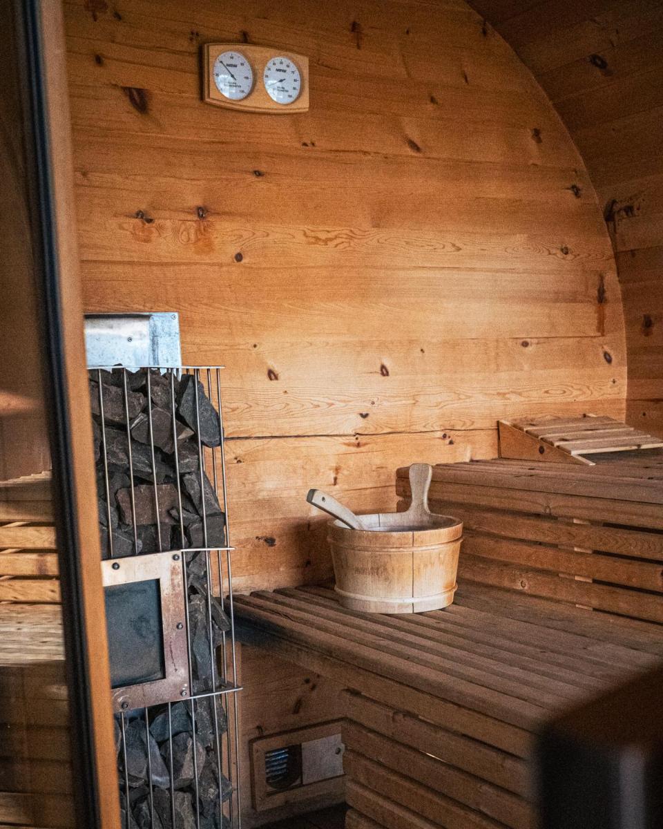Domki Zagroda Domek z bala z basenem & sauna & balia z hydromasażem - Housity