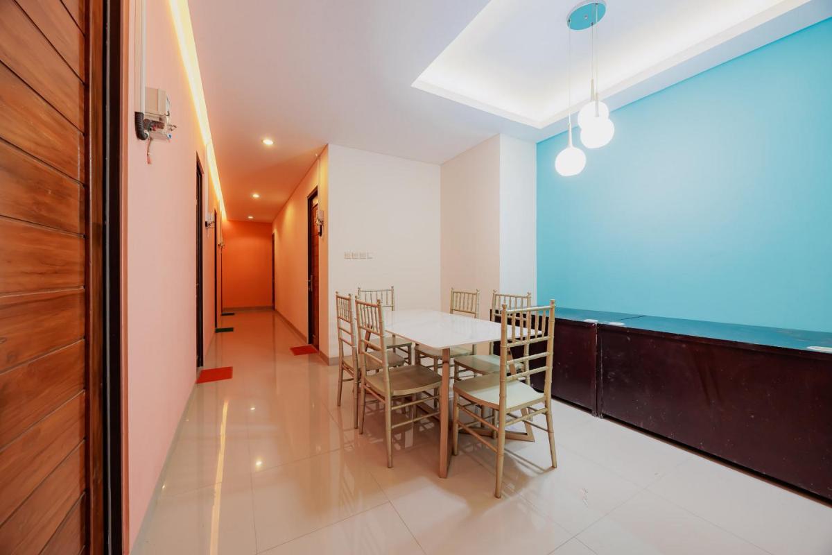 Sans Hotel Harapan Indah - Housity