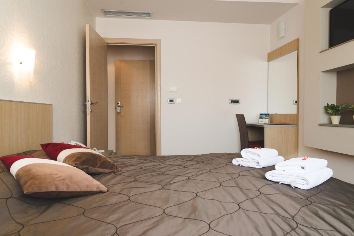 Garni Hotel Vigor - EV station - Housity