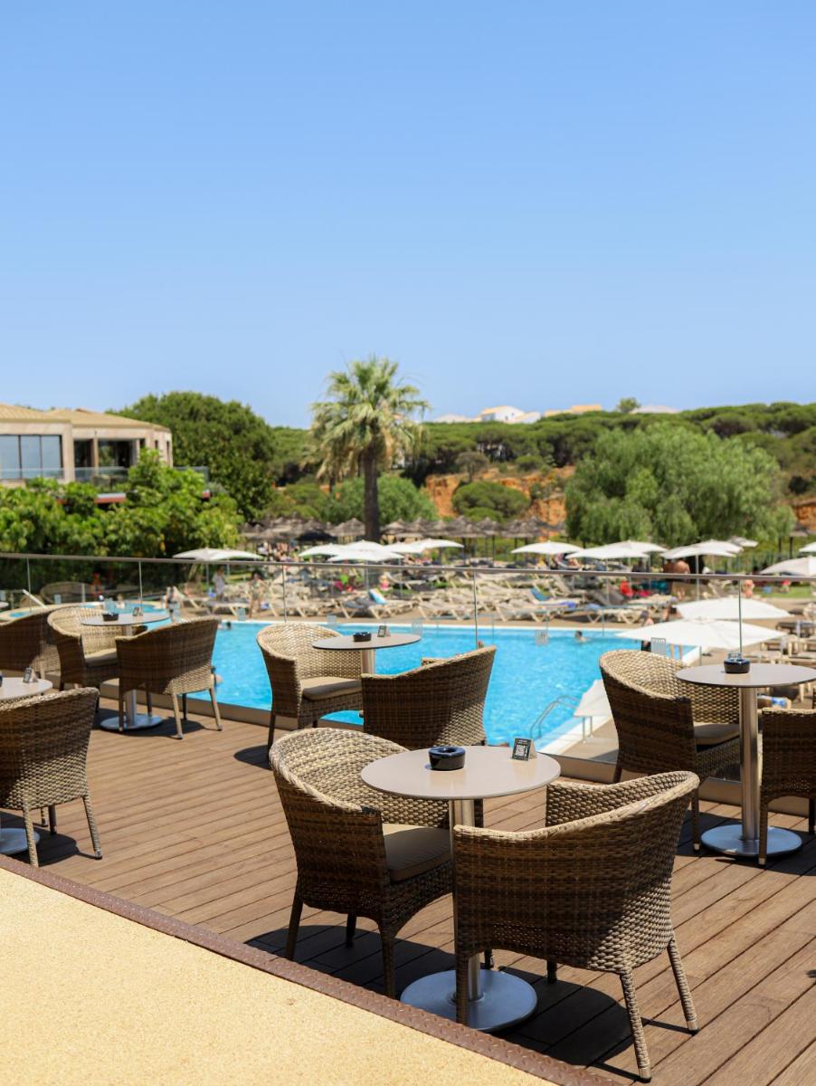 A piscina em ou perto de 3HB Falesia Beach