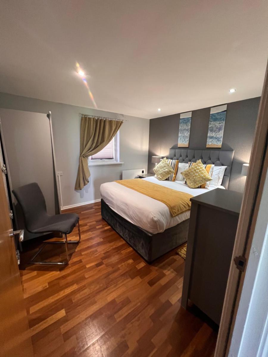 CockleDora, A Luxury Ground Floor Beachfront Apartment - Housity