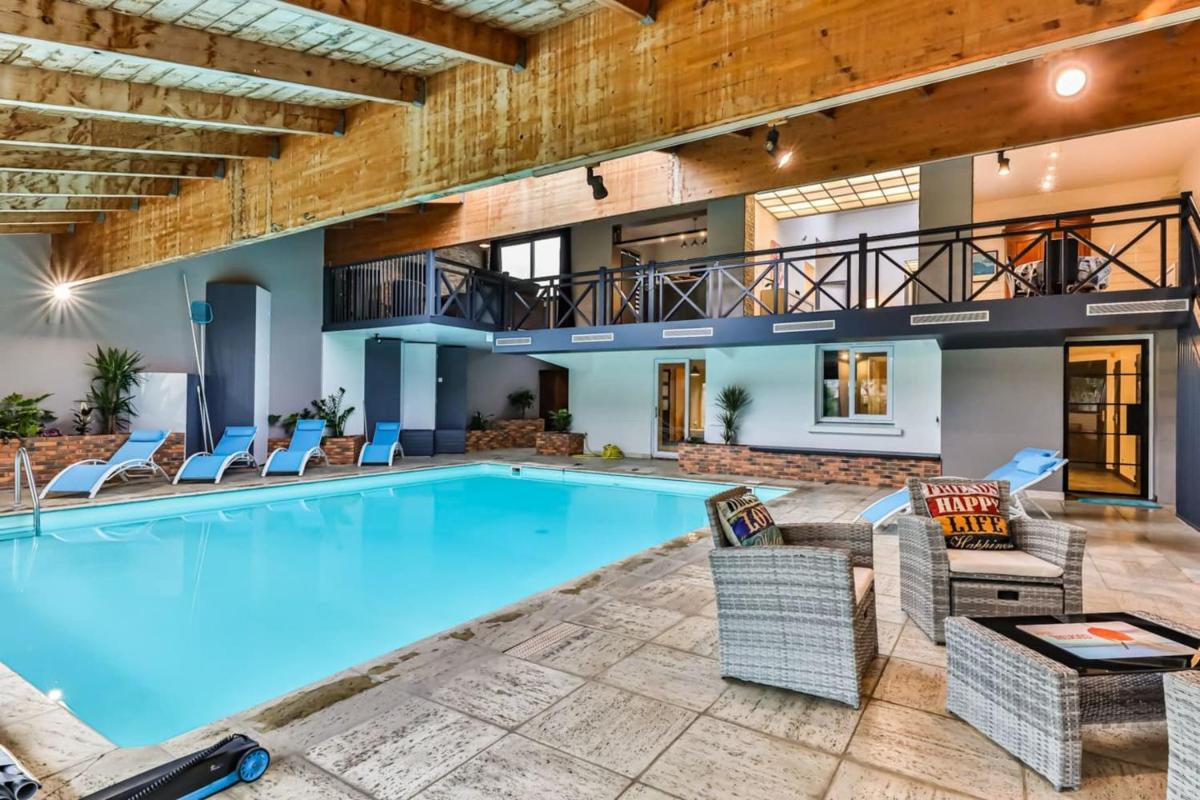 L'atypique - Maison & piscine intérieure - Housity