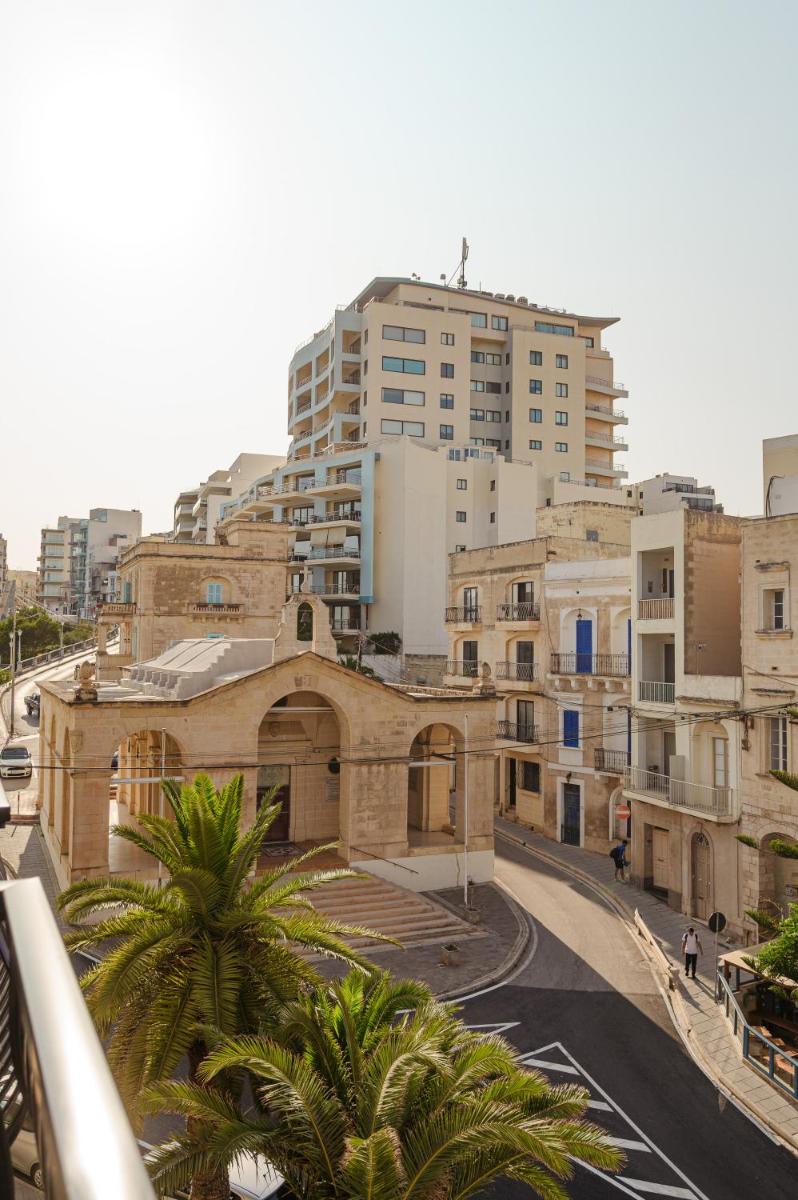 Gillieru Harbour Hotel - Housity