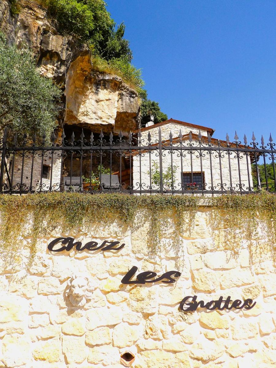 Chez Les Grottes - Housity