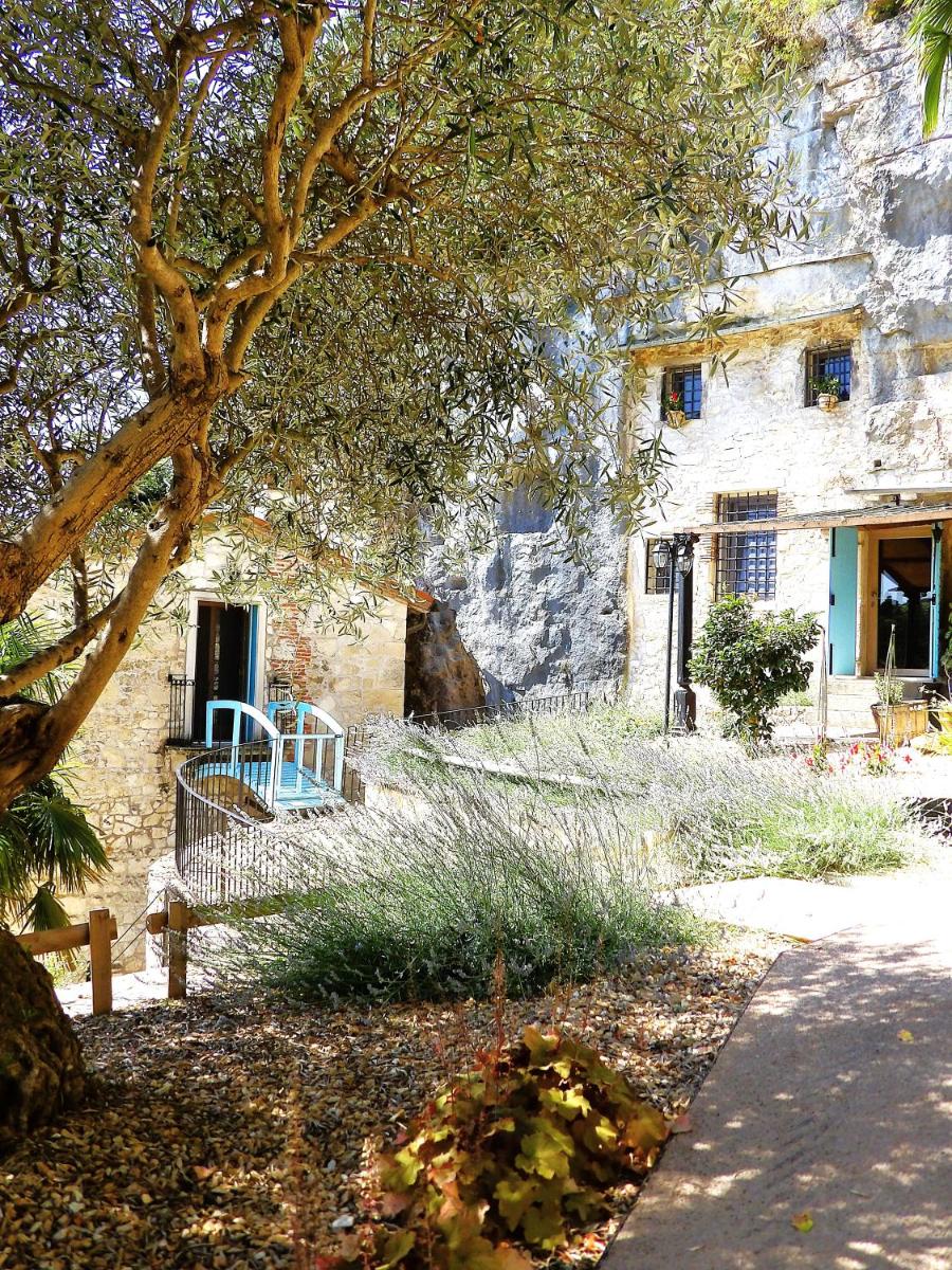 Chez Les Grottes - Housity