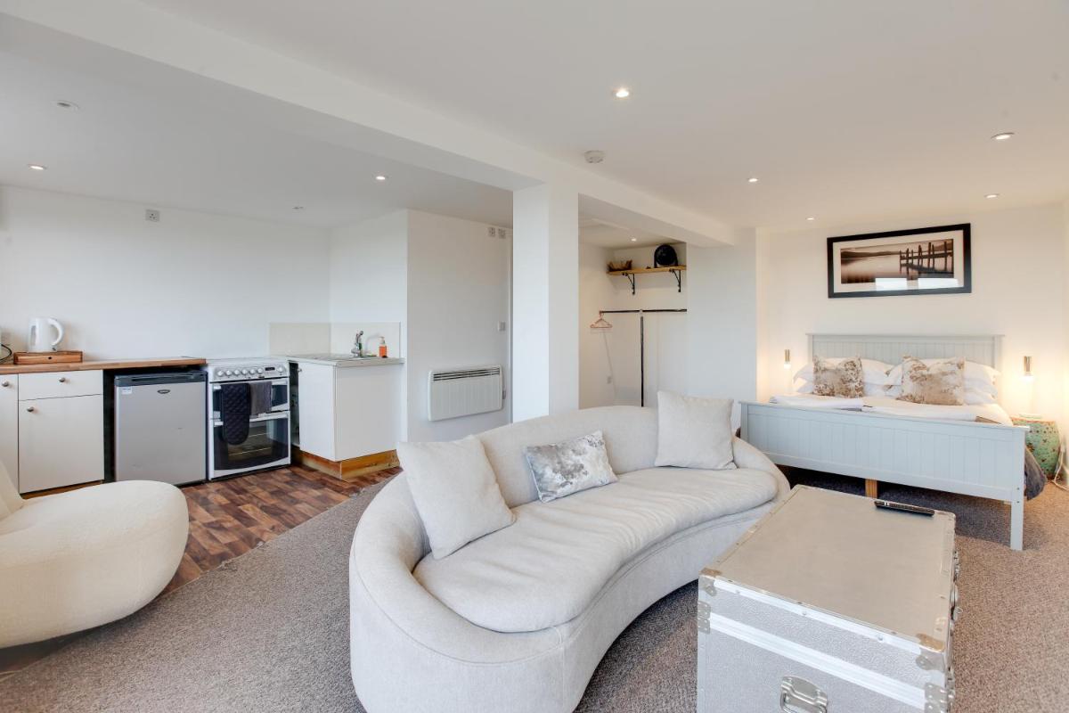 Studio Lodge with parking - Stansted airport - Housity