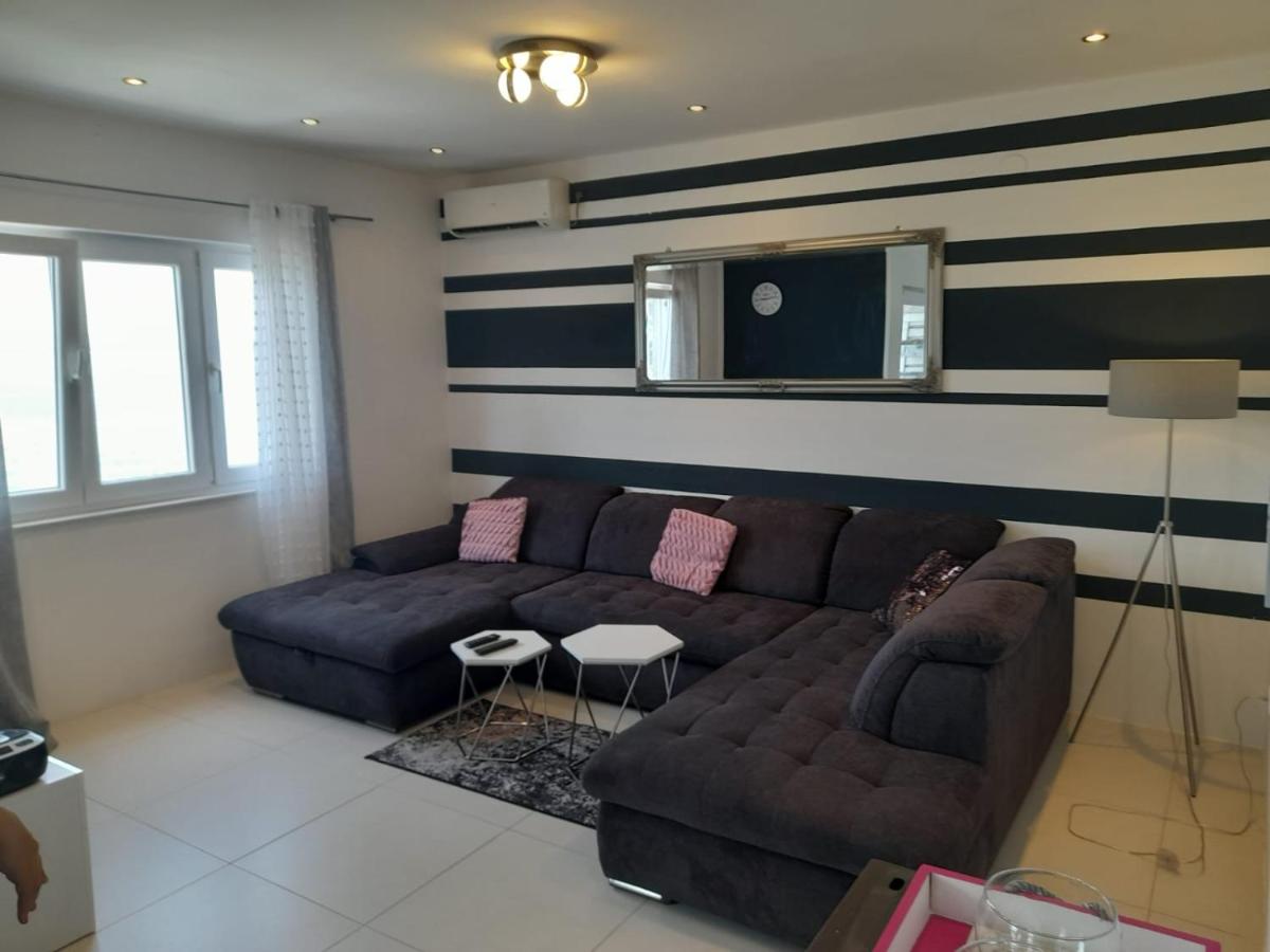 Apartment Lara - Housity