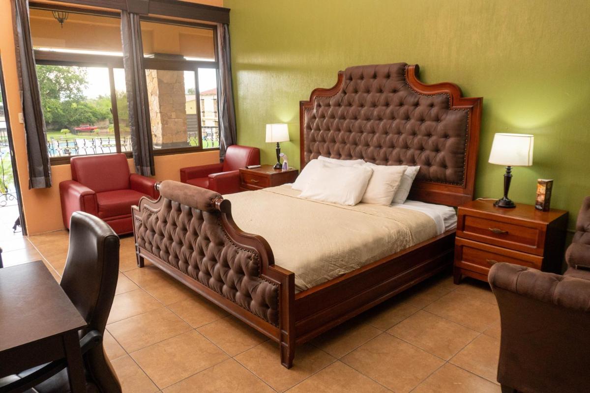 Grand Caporal Hotel - Housity