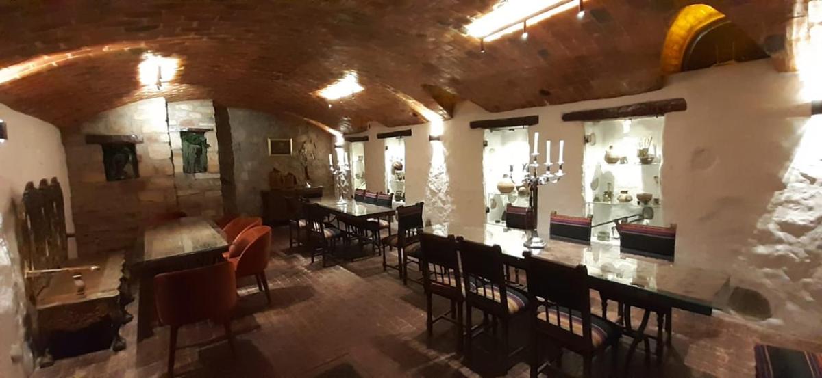 Parador Santa Maria La Real - Housity