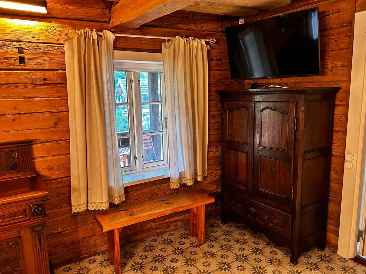 Rustic Guesthouse in Pine Forest - Housity