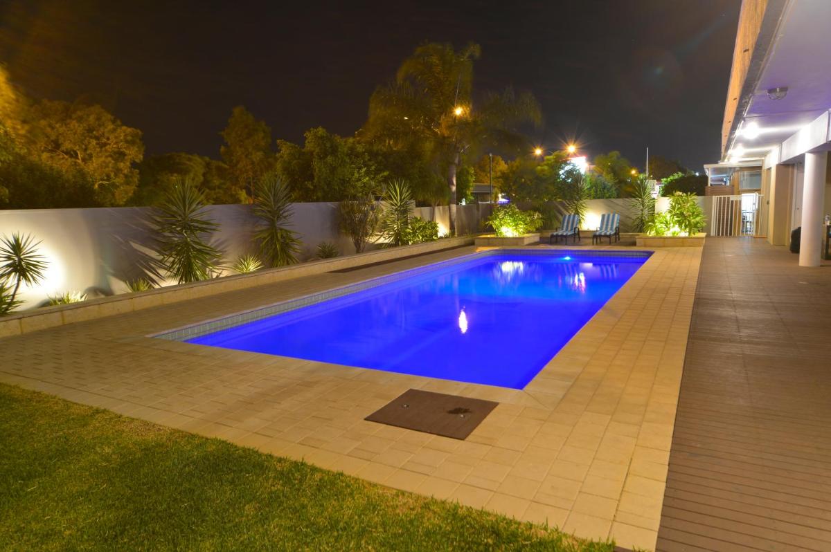 Bentley Motel - Housity