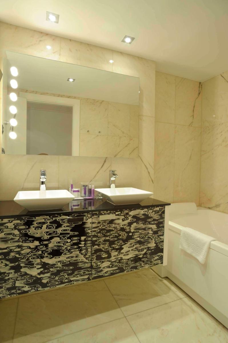 Un baño de San Ramón del Somontano
