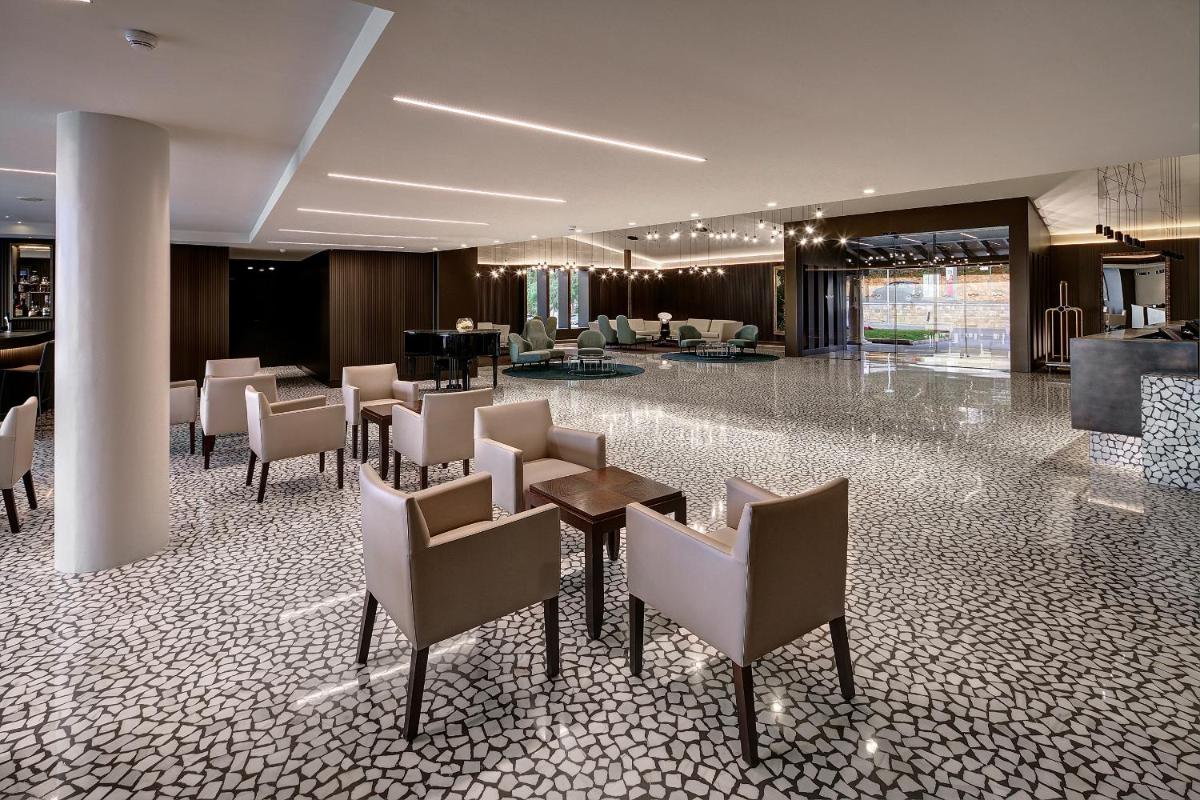 Un restaurante o sitio para comer en Palace Bonanza Playa Resort & SPA by Olivia Hotels Collection