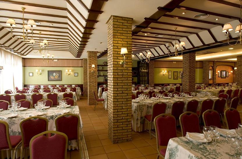Hotel Manolo Mayo - Housity