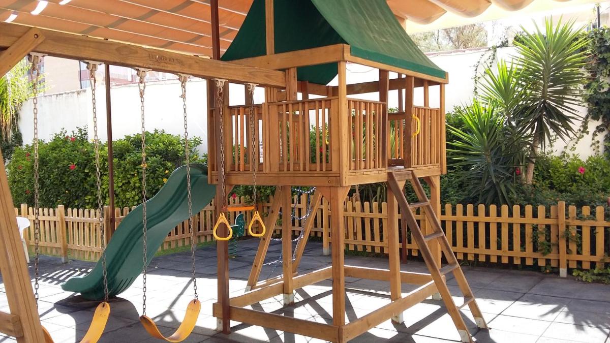 Zona de juegos infantil en Hotel Monarque Fuengirola Park