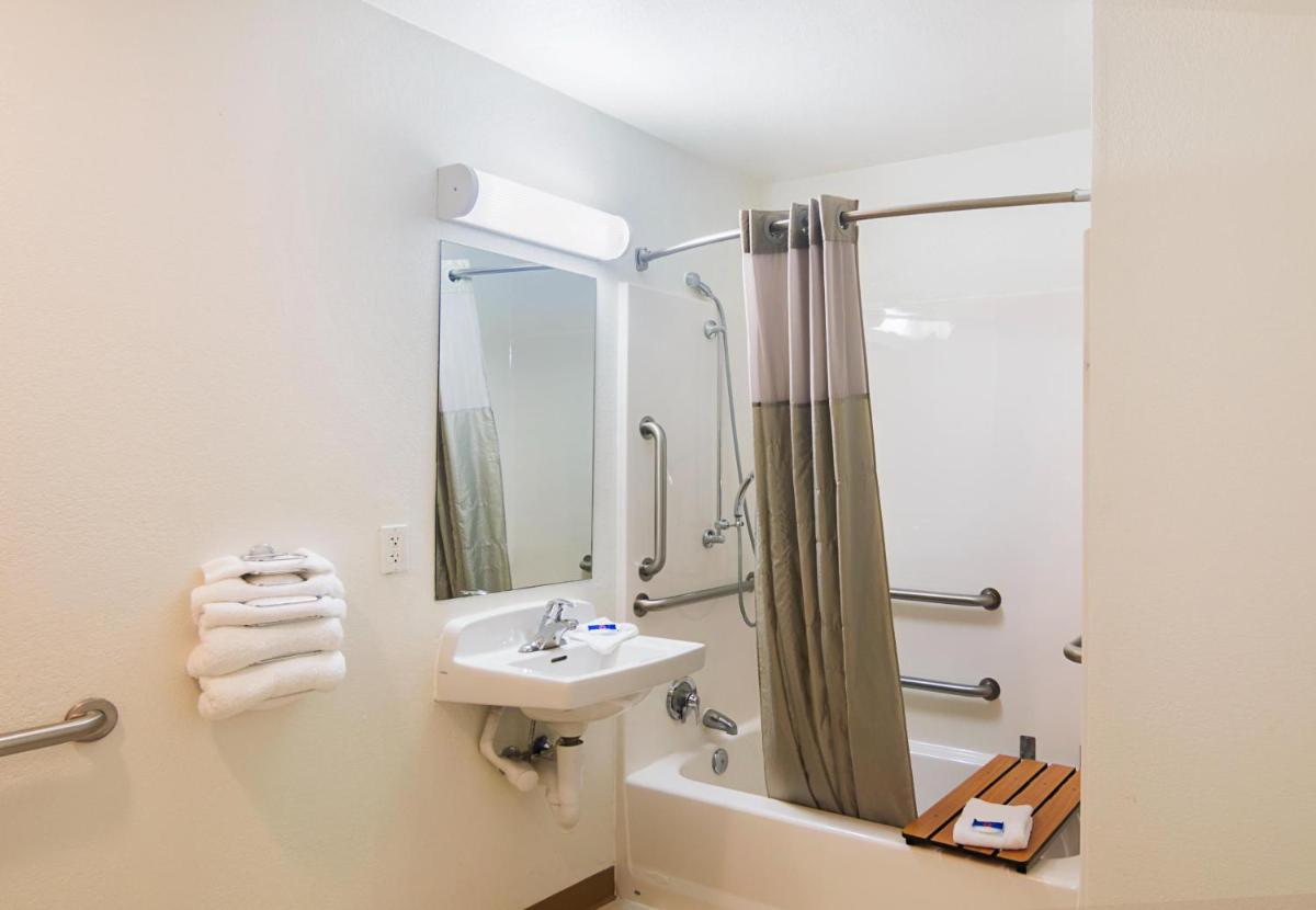 Motel 6-Avoca, IA - Housity