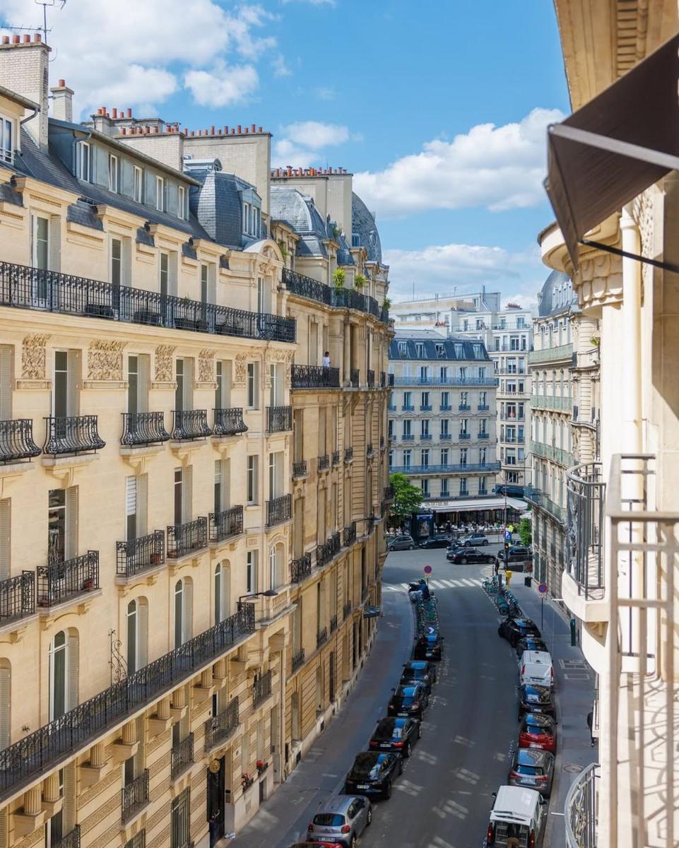 Vue générale sur Paris ou vue de la ville depuis l'hôtel
