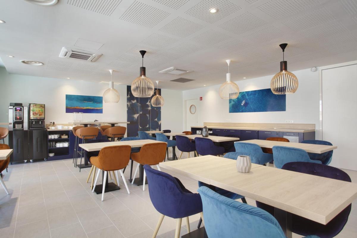 Restaurant ou autre lieu de restauration dans l'établissement Résidence Odalys Les Canissons