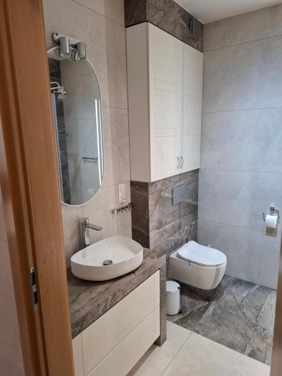 Apartament Wanda-widok jeziora z dachu budynku - Housity