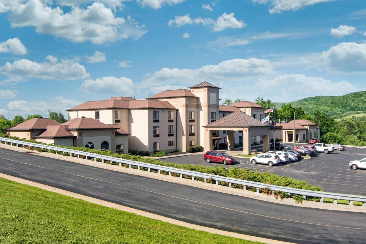 Comfort Inn & Suites Cooperstown - Milford - Housity