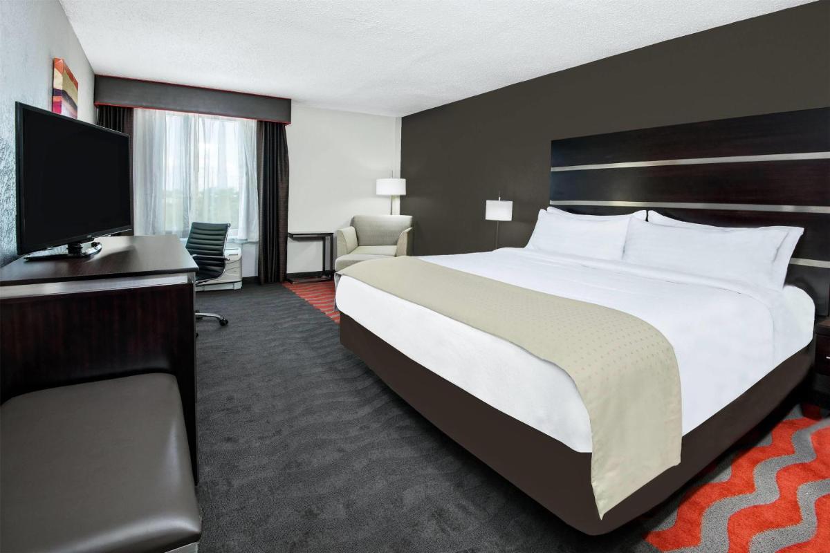 Wyndham Houston Sugarland - Housity