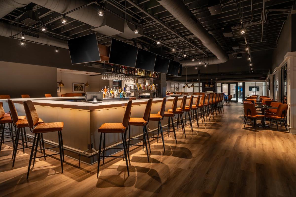 DoubleTree by Hilton Sioux City - Housity