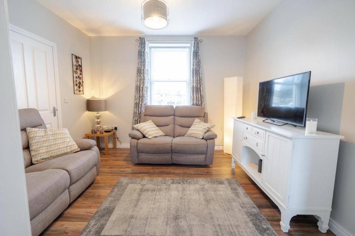 College Square, Terrace House - Housity