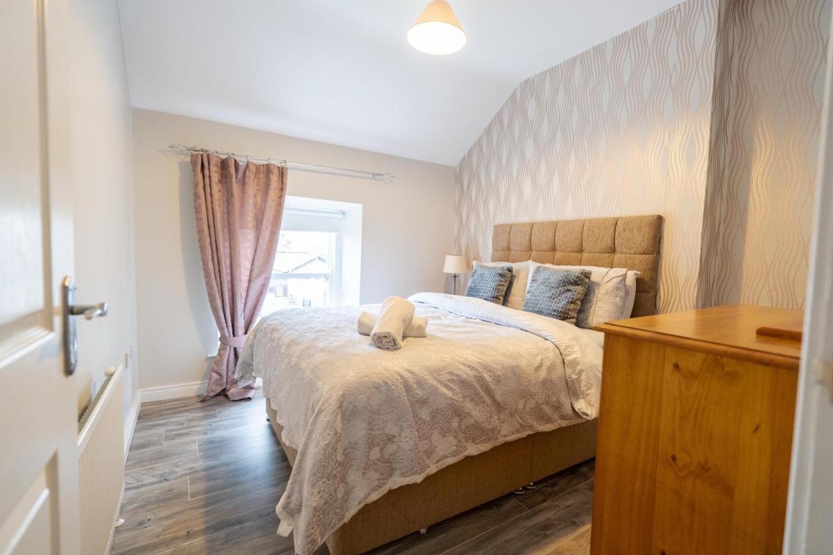 College Square, Terrace House - Housity