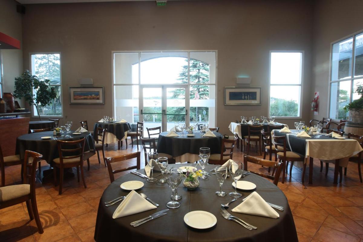 Suitetrails - Howard Johnson Rio Ceballos Hotel y Casino