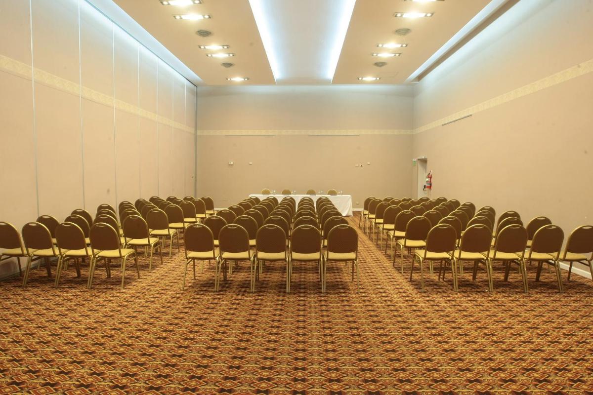 Howard Johnson Rio Cuarto Hotel y Casino - Housity