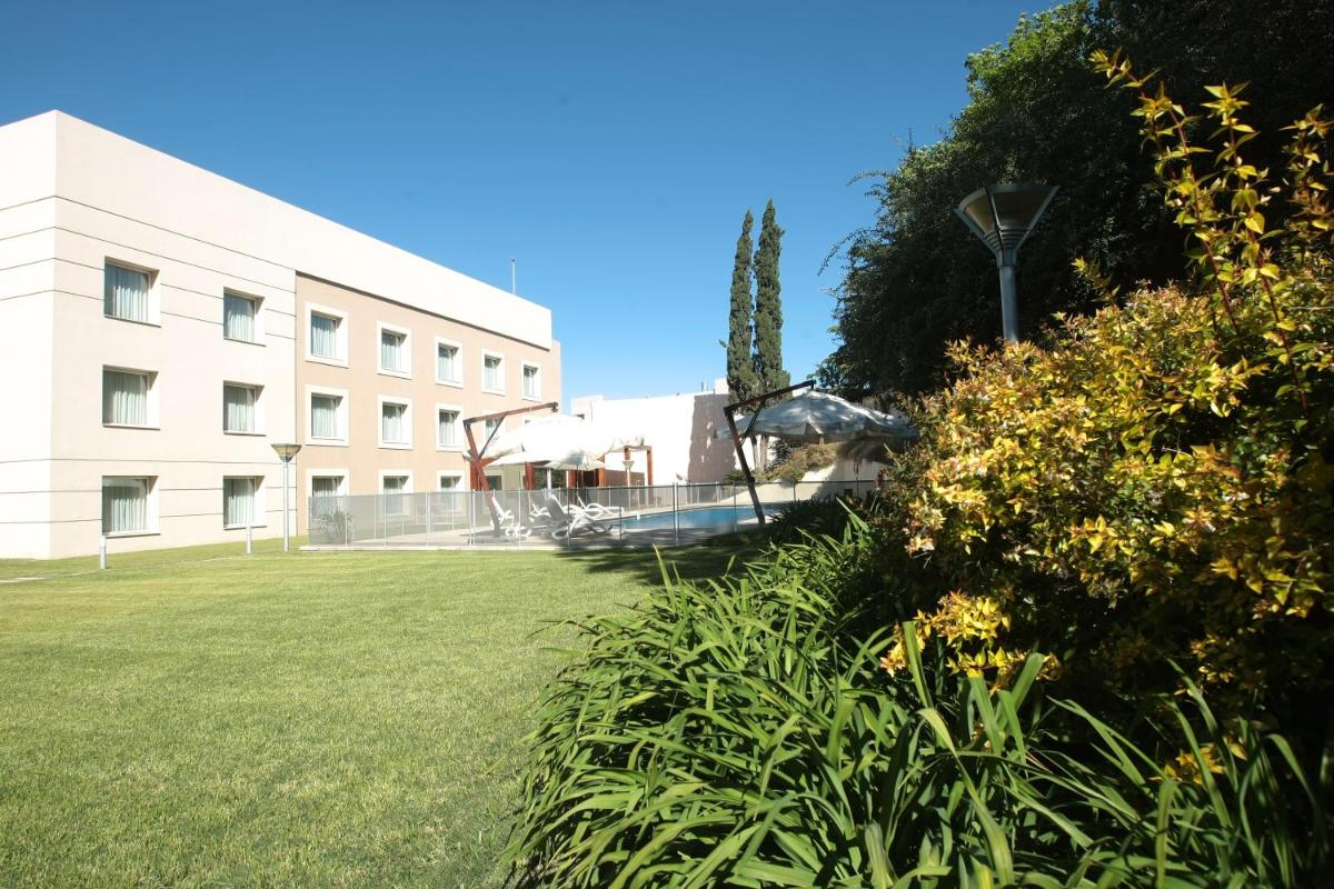 Howard Johnson Rio Cuarto Hotel y Casino - Housity