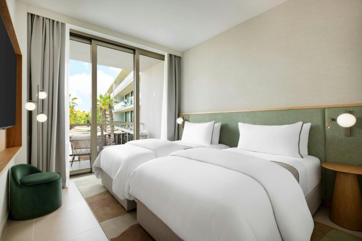 Uma cama ou camas num quarto em The Westin Salgados Beach Resort, Algarve