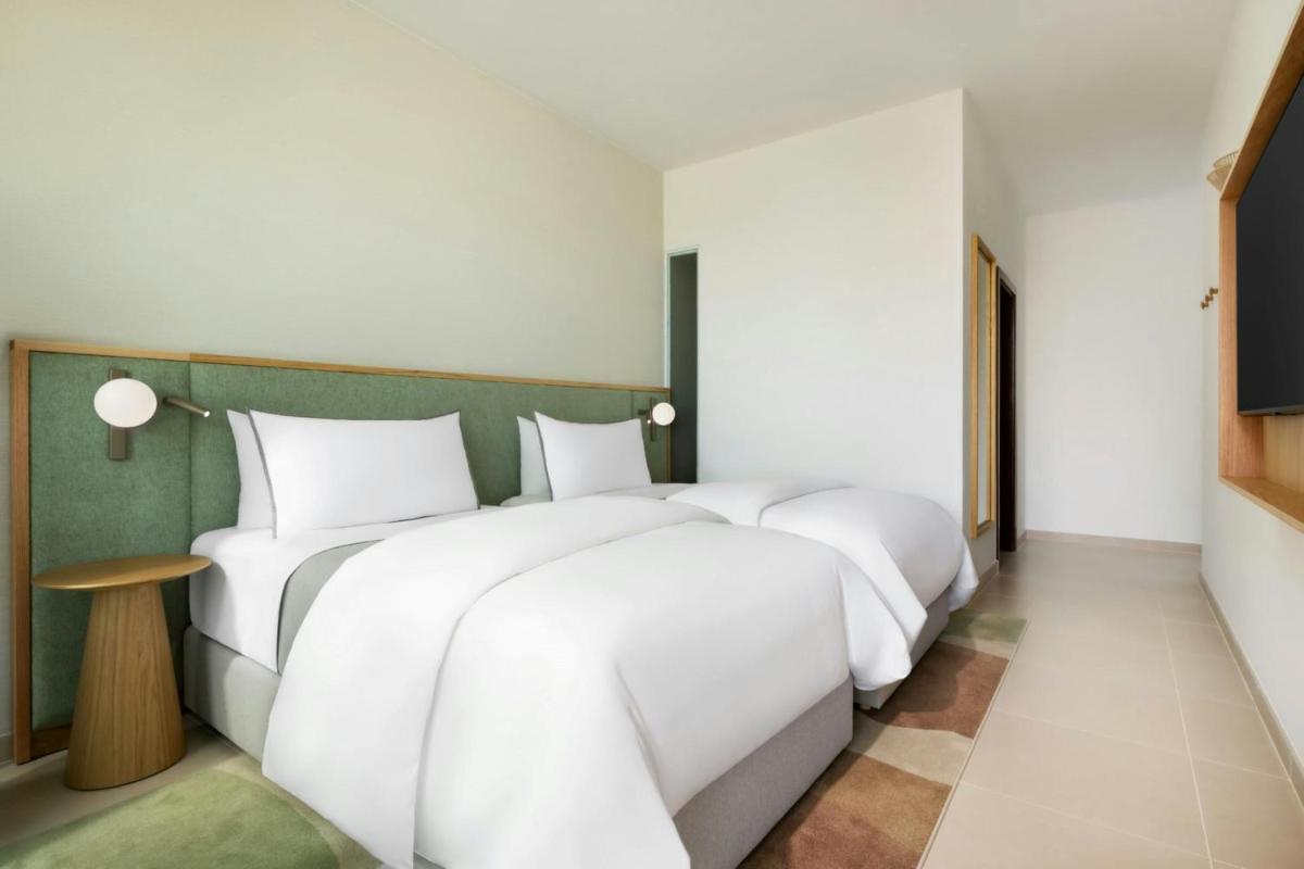 Uma cama ou camas num quarto em The Westin Salgados Beach Resort, Algarve