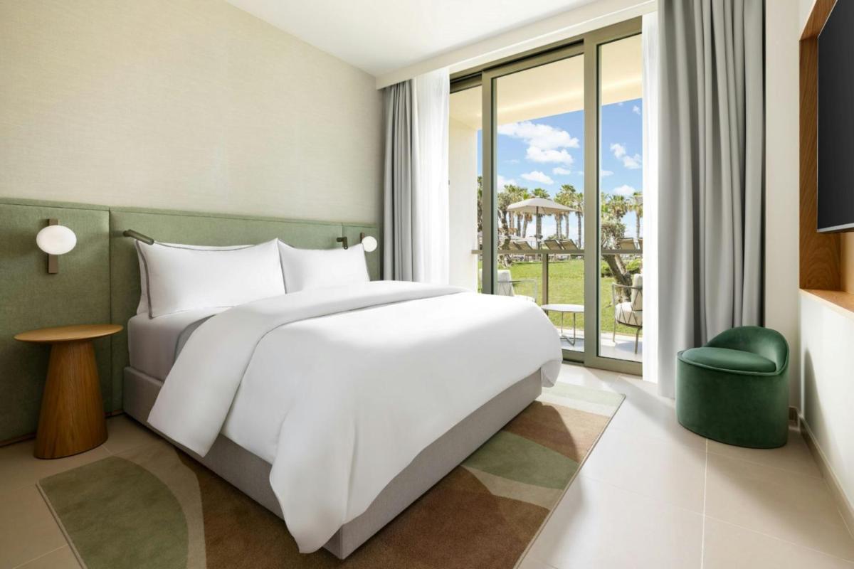 Uma cama ou camas num quarto em The Westin Salgados Beach Resort, Algarve