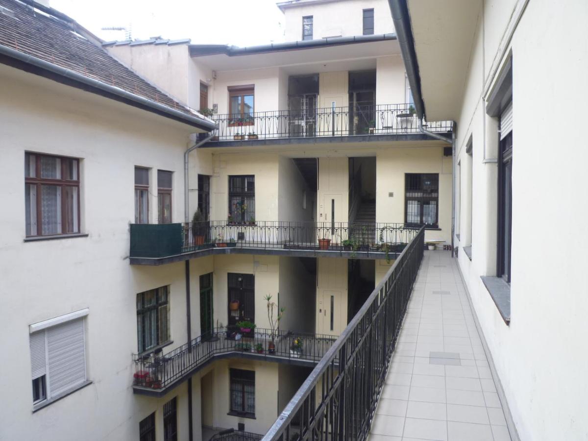 Suitetrails - Retro Apartment